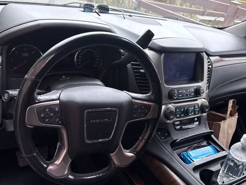 Used 2019 GMC Yukon XL Denali AWD/4WD image 6