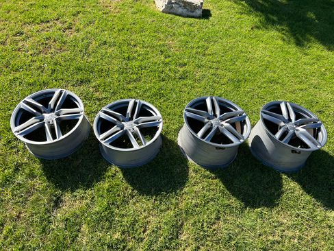 Used 2014 Audi R8 V8 w/ Full Leather Package image 25