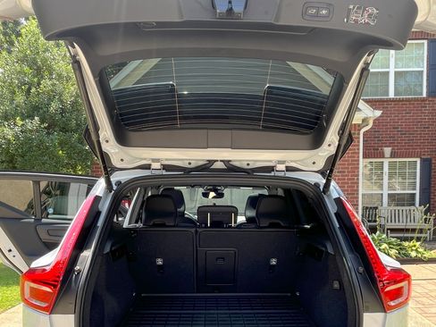 Used 2021 Volvo XC40 P8 Recharge w/ Advanced Package image 5