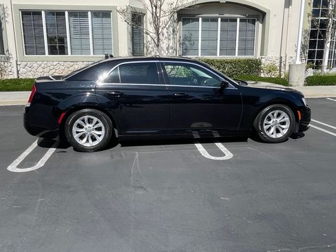 Used 2015 Chrysler 300 Limited image 5