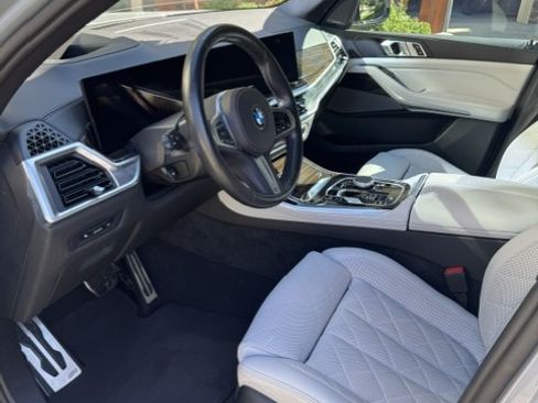 Used 2024 BMW X5 xDrive40i w/ M Sport Package AWD/4WD image 6