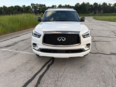 Used 2024 INFINITI QX80 Sensory AWD/4WD image 5
