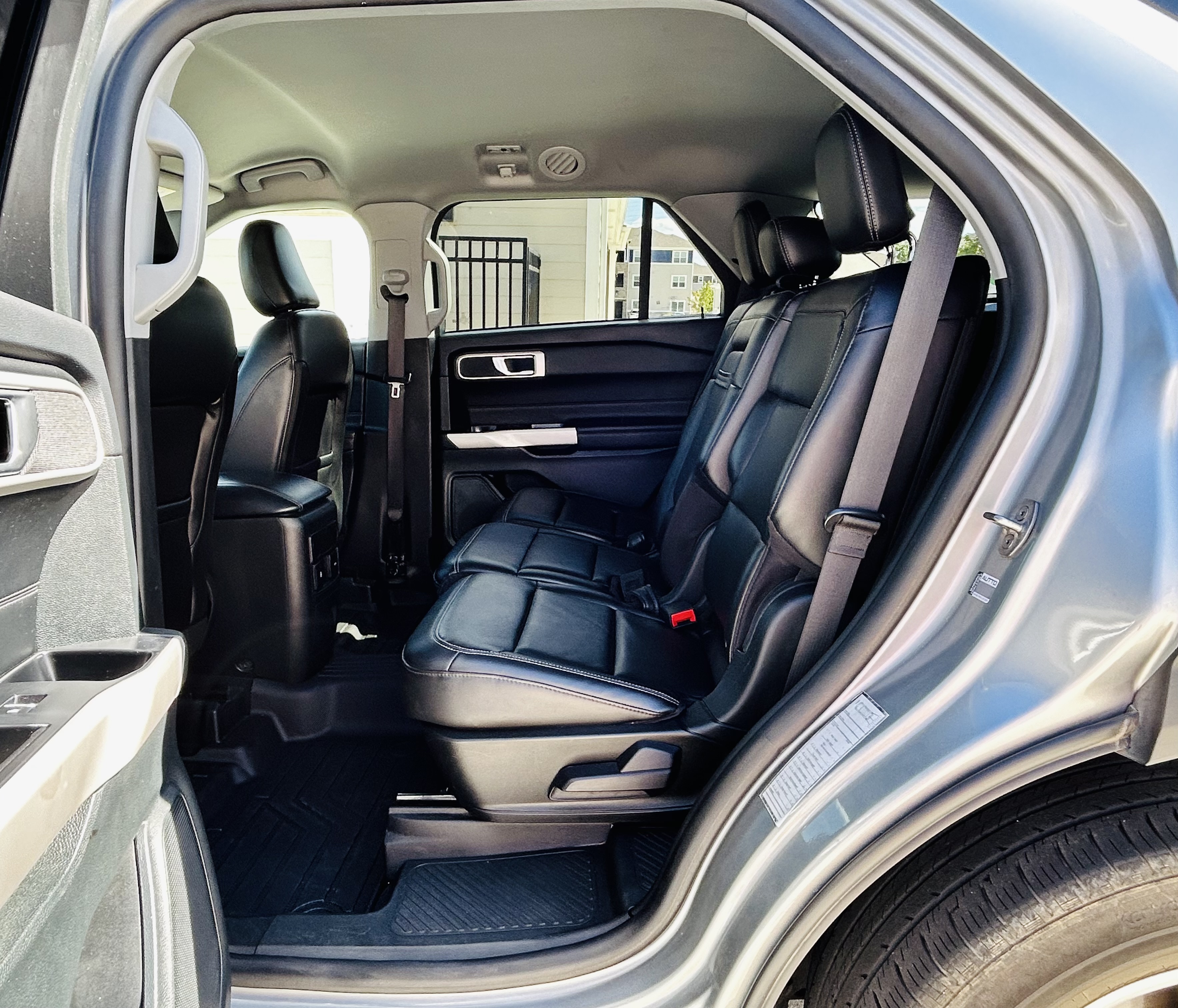 Used 2023 Ford Explorer XLT w/ Equipment Group 202A AWD/4WD image 10