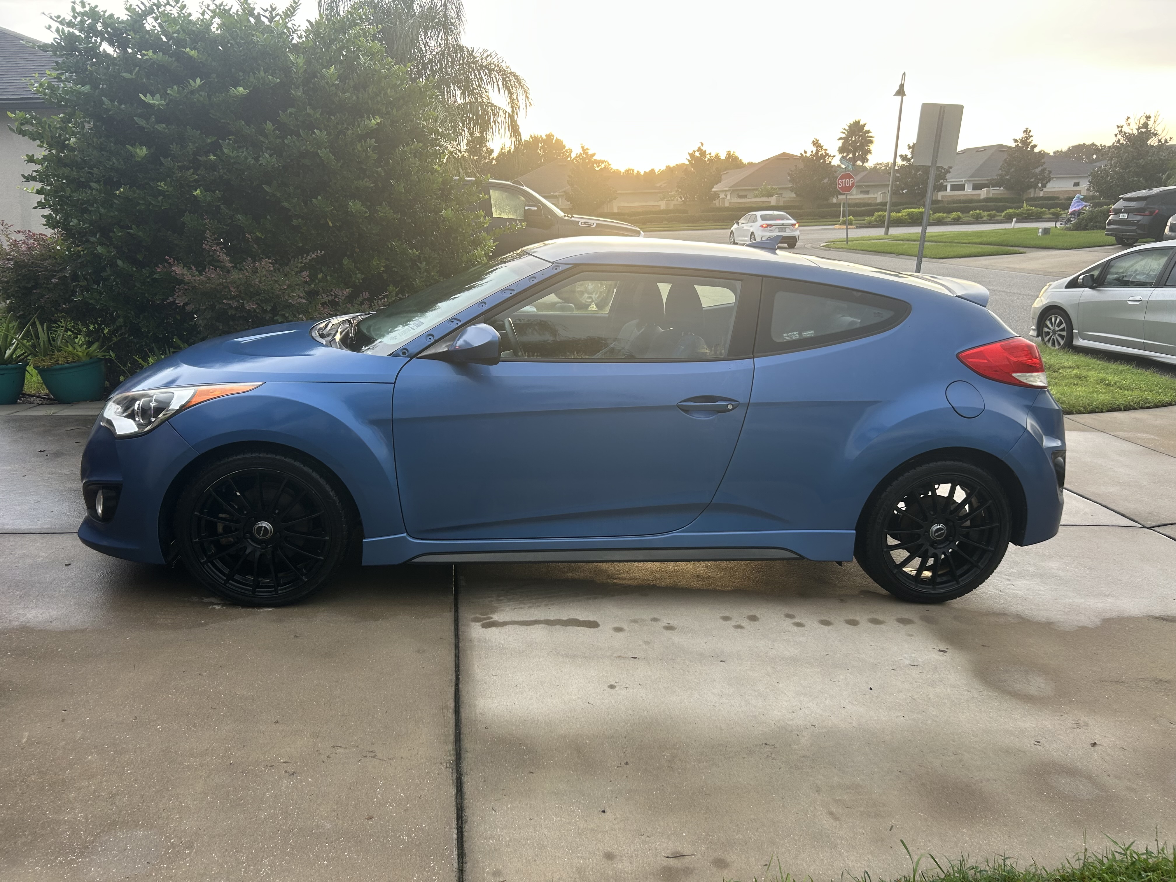 Used 2016 Hyundai Veloster Rally Edition FWD image 2