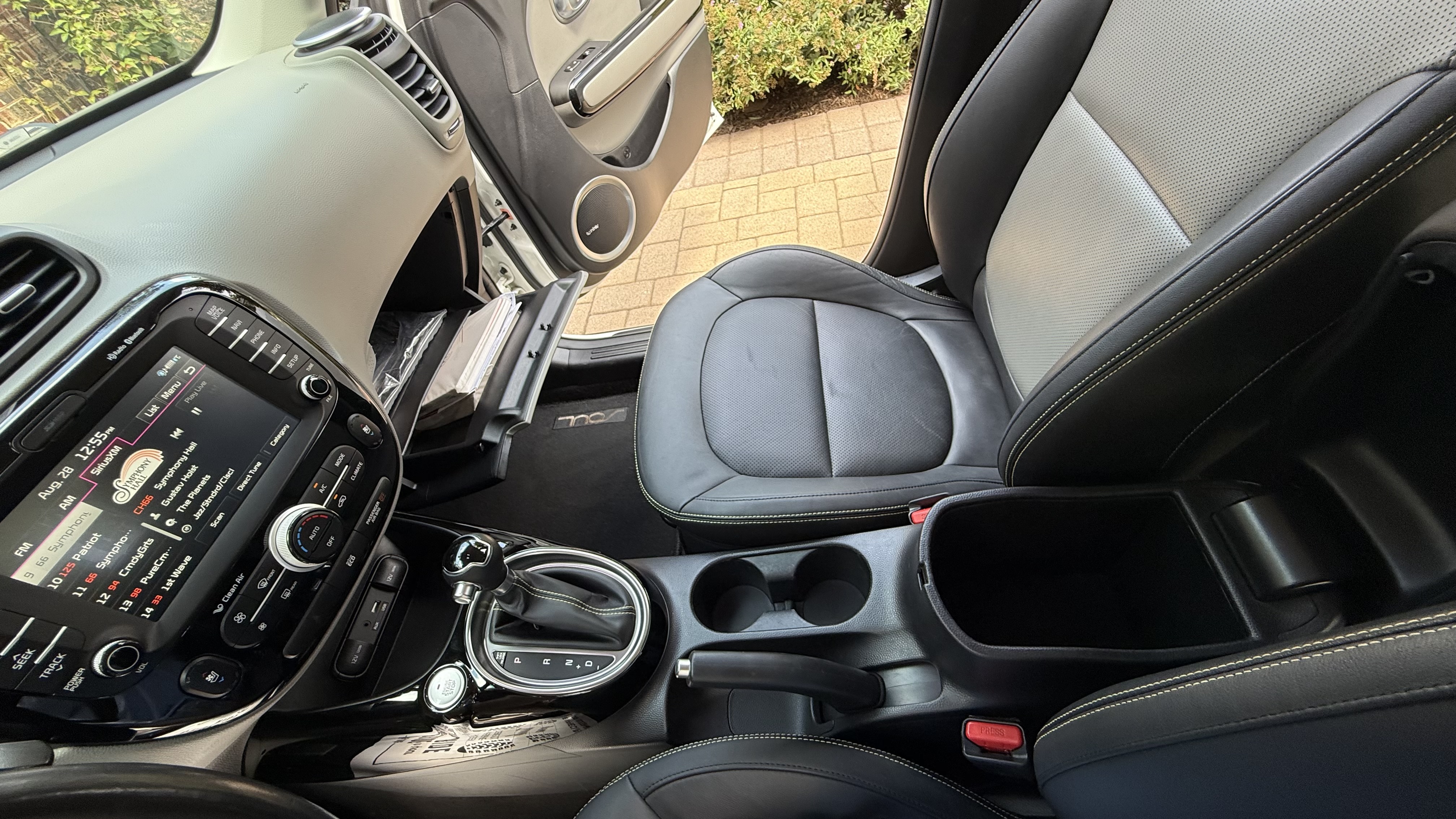 Used 2016 Kia Soul + w/ Primo Package FWD image 26