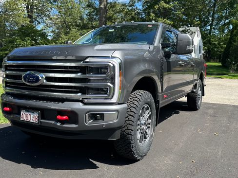 Used 2025 Ford F350 Platinum w/ Platinum Plus Package image 4