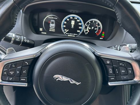 Used 2018 Jaguar F-PACE R-Sport image 14