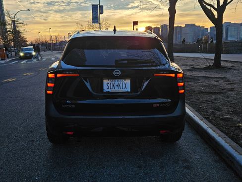 Used 2025 Nissan Kicks SR w/ SR Premium Package image 5