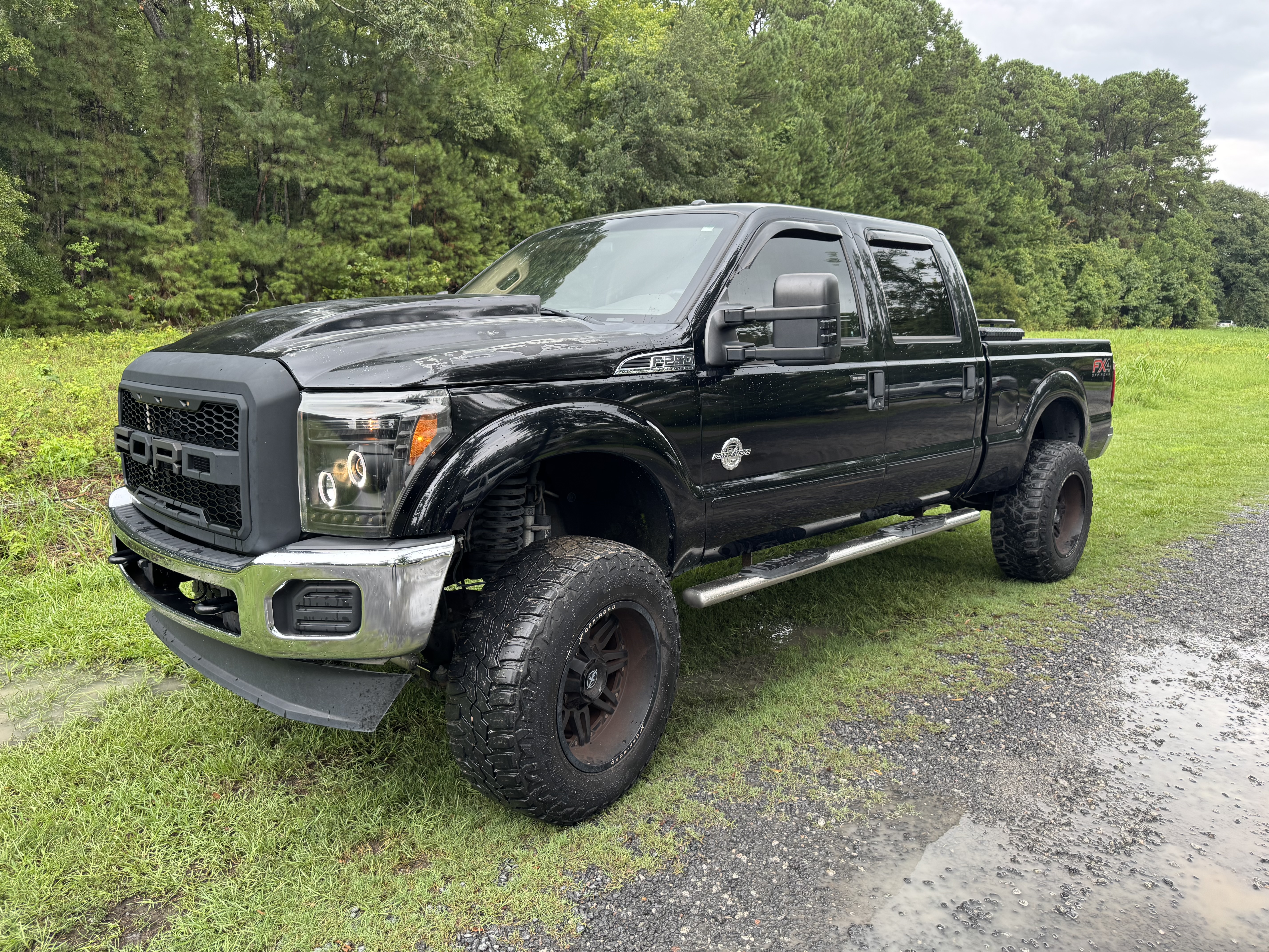 Used 2016 Ford F250 XLT w/ XLT Interior Package AWD/4WD image 2