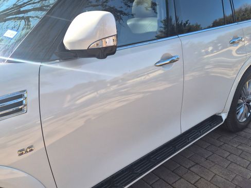 Used 2019 INFINITI QX80 Luxe w/ All-Season Package image 8