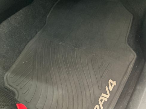 Used 2013 Toyota RAV4 XLE image 13