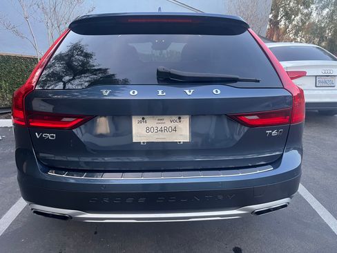 Used 2018 Volvo V90 T6 Cross Country w/ Convenience Package image 2