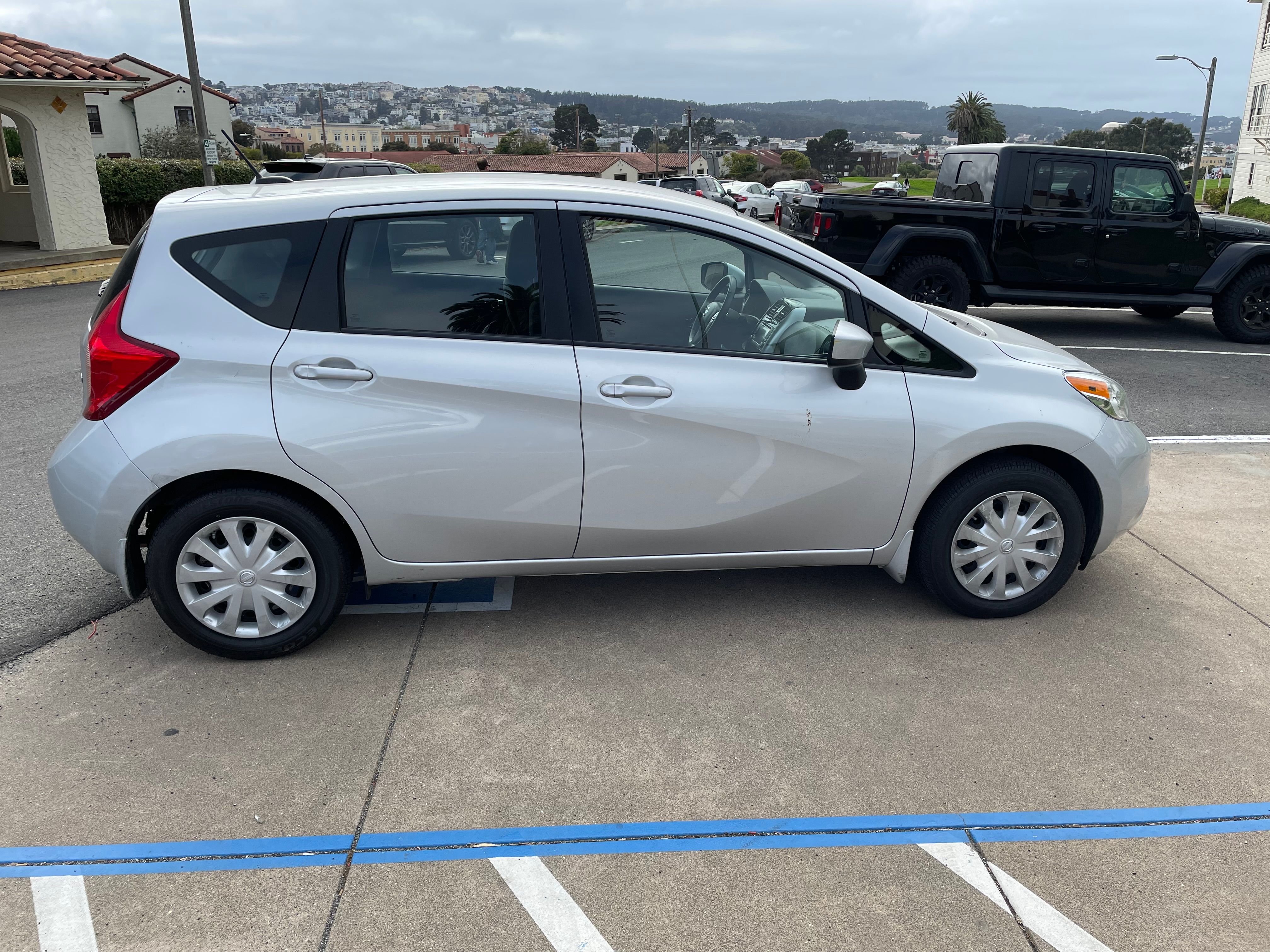 Used 2016 Nissan Versa Note SV FWD image 4