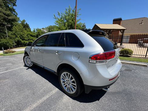 Used 2013 Lincoln MKX FWD image 5