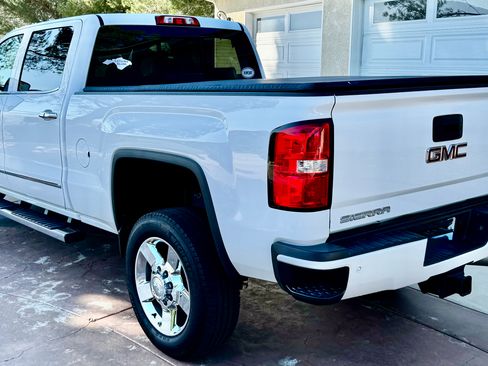 Used 2015 GMC Sierra 2500 Denali w/ Duramax Plus Package image 4