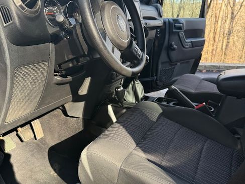 Used 2011 Jeep Wrangler Unlimited Sport image 10