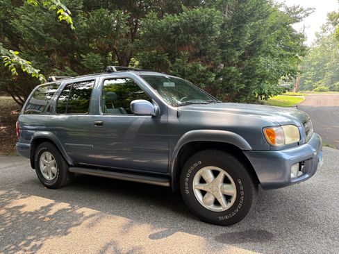 Used 2001 Nissan Pathfinder LE AWD/4WD image 4