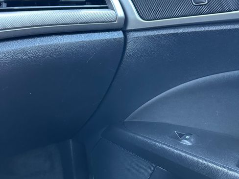 Used 2018 Ford Fusion SE FWD image 24