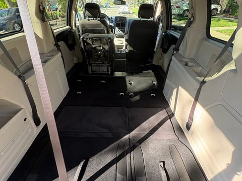 Used 2019 Dodge Grand Caravan SE w/ UConnect Hands-Free Group FWD image 27