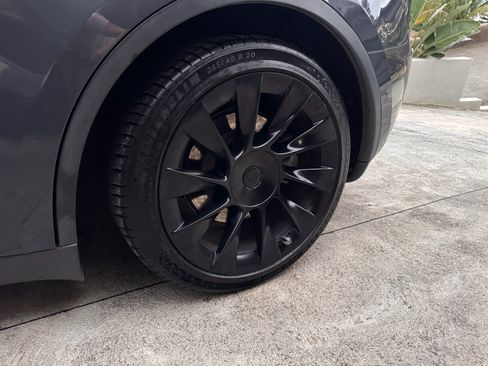 Used 2021 Tesla Model Y Long Range image 13