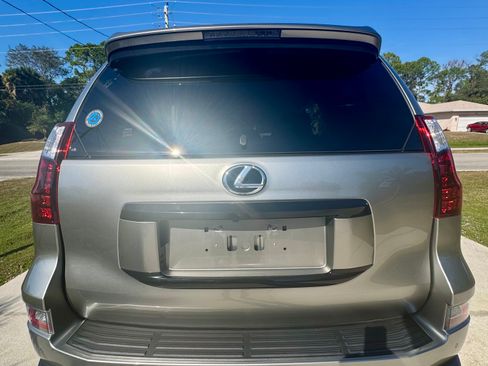 Used 2021 Lexus GX 460 Premium w/ Accessory Package image 6