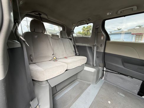 Used 2015 Toyota Sienna LE FWD image 6