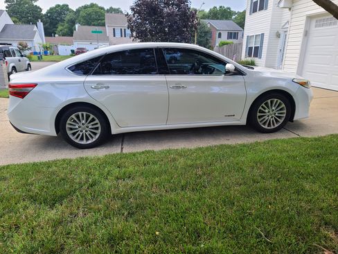 Used 2013 Toyota Avalon Limited FWD image 4
