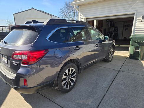 Used 2017 Subaru Outback 2.5i Limited w/ Popular Package #5 image 4