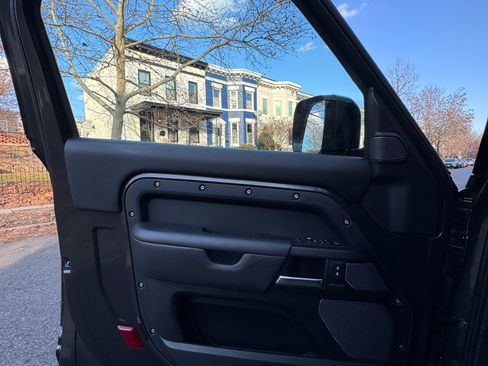 Used 2022 Land Rover Defender 90 Carpathian Edition image 9