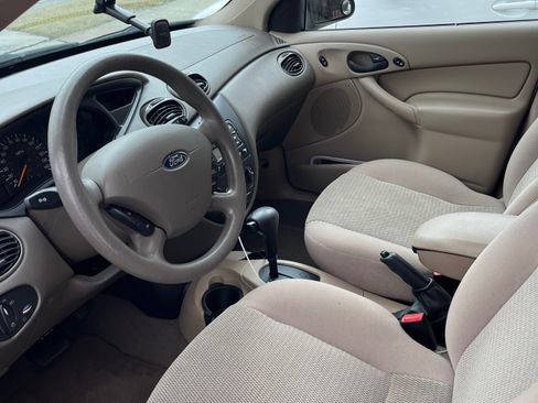 Used 2004 Ford Focus SE image 2