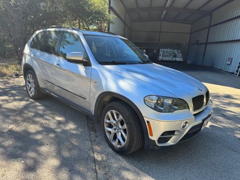 Used 2012 BMW X5 xDrive35d image 1