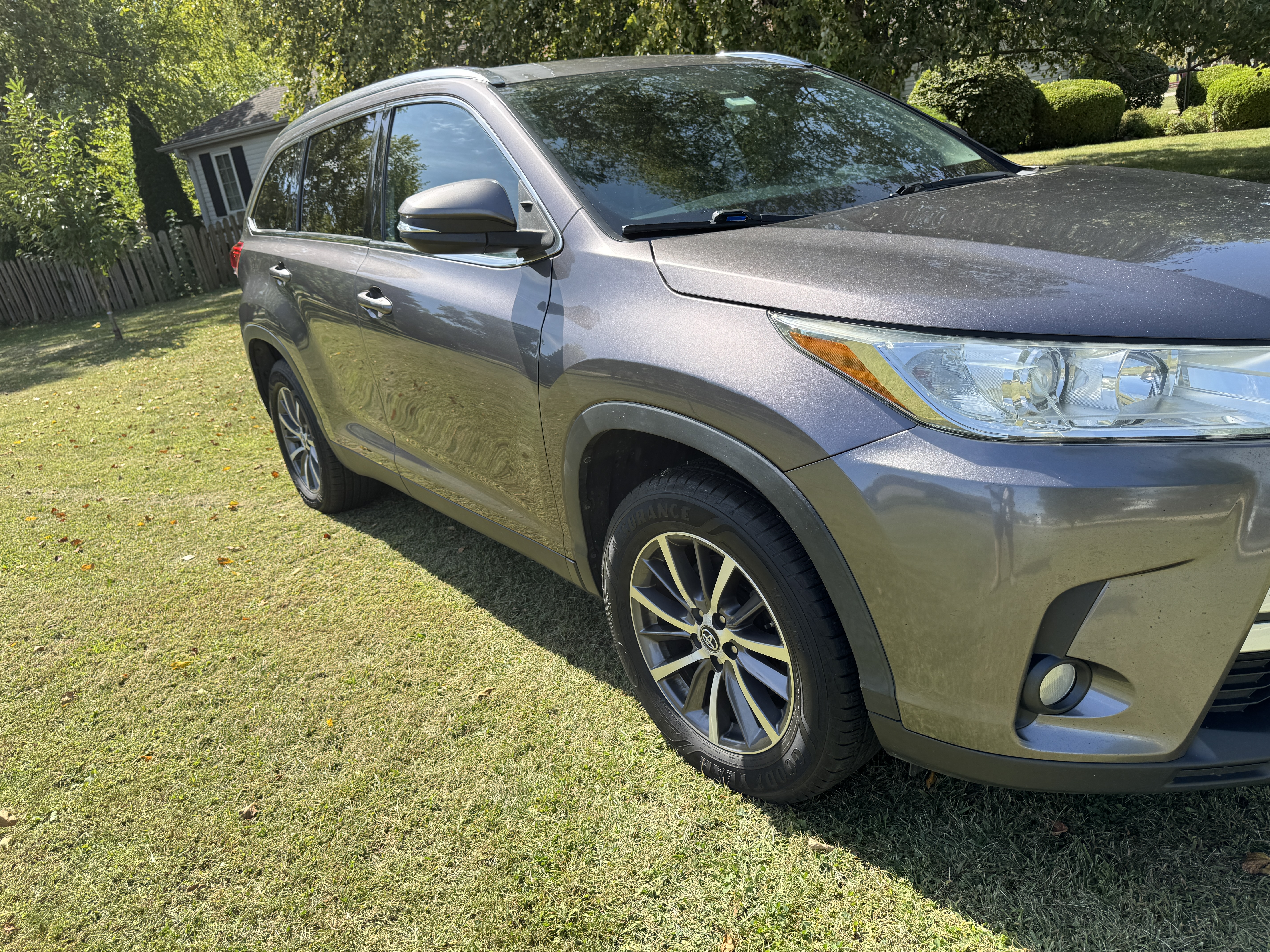 Used 2019 Toyota Highlander XLE FWD image 4