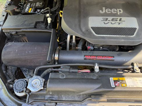 Used 2013 Jeep Wrangler Sport w/ Connectivity Group AWD/4WD image 14