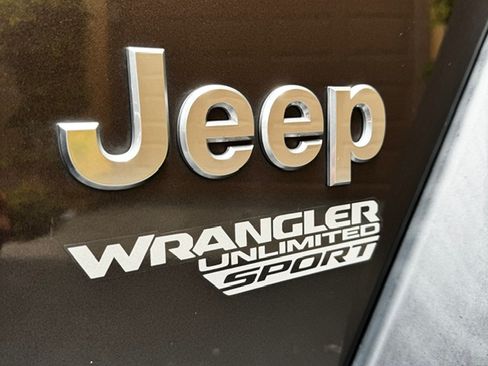 Used 2018 Jeep Wrangler Unlimited Sport S AWD/4WD image 10