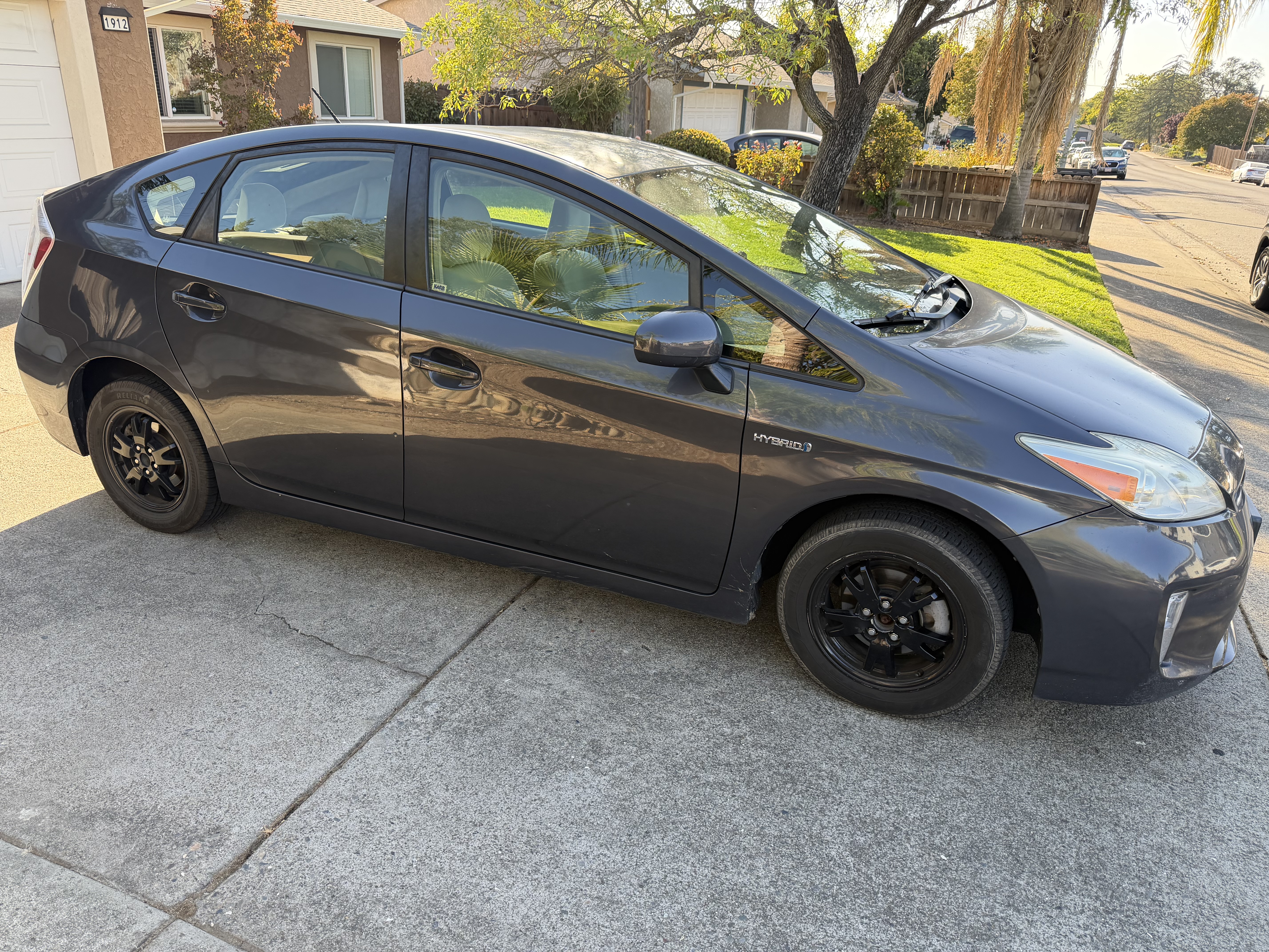 Used 2012 Toyota Prius Two w/ Preferred Accessory Pkg FWD image 1