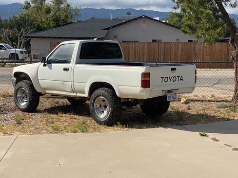 Used 1994 Toyota Pickup 2WD Regular Cab image 11