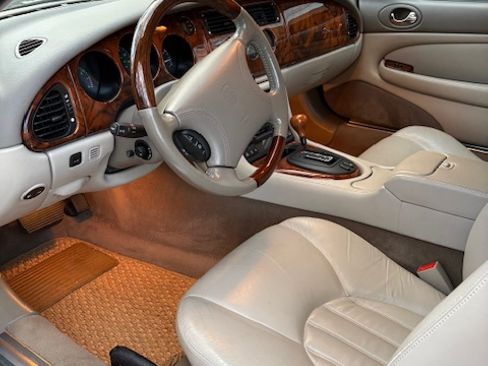 Used 1998 Jaguar XK8 Convertible image 16