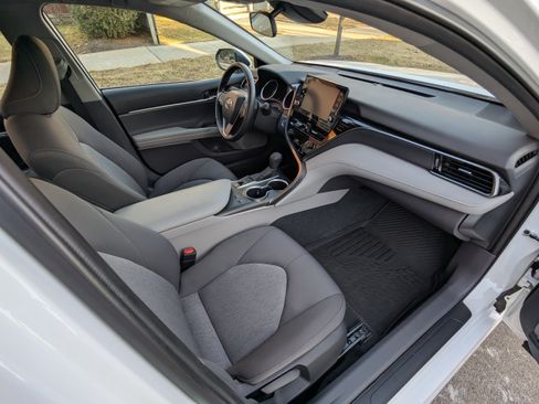 Used 2022 Toyota Camry LE w/ Cold Weather Package image 19