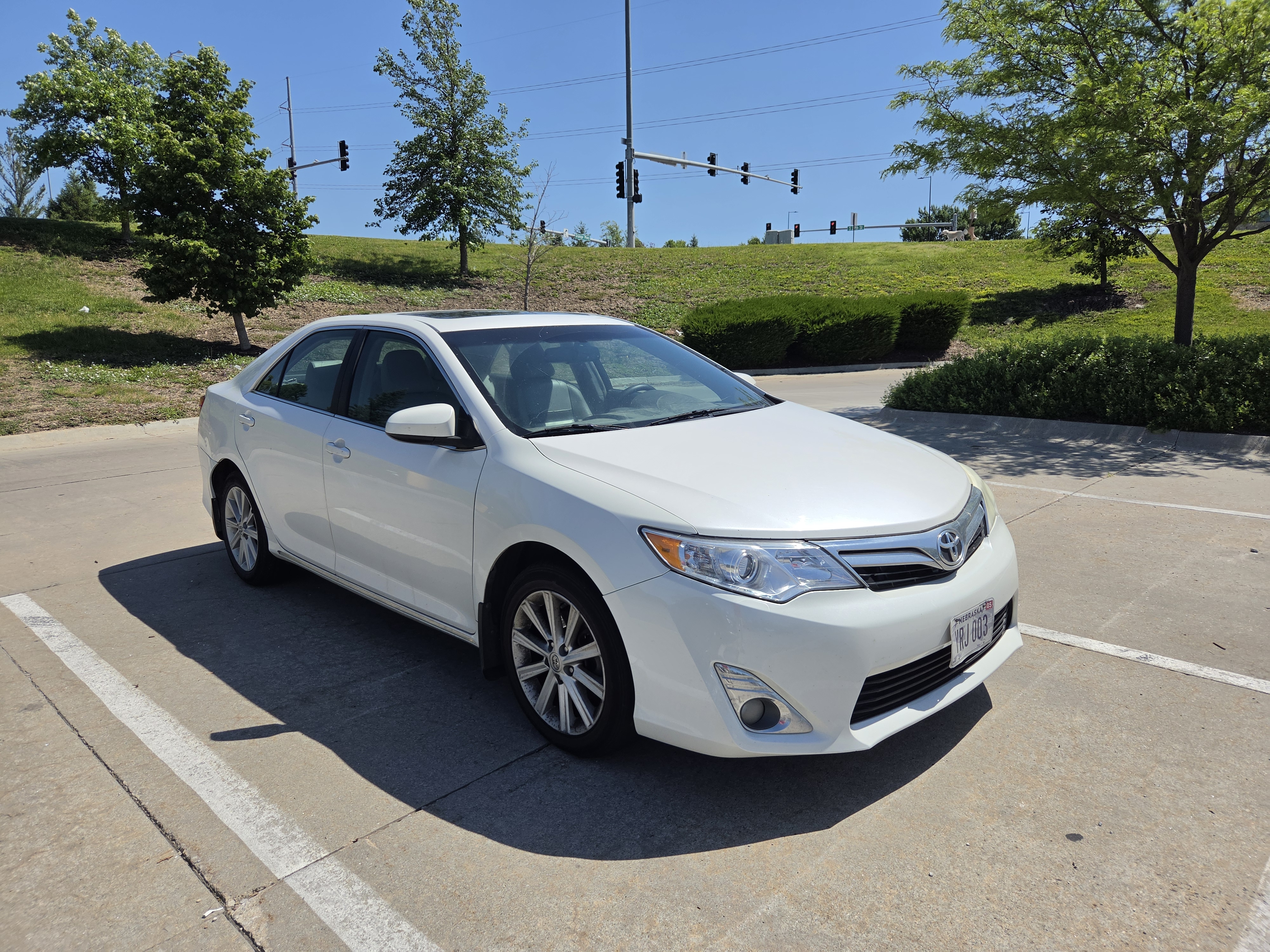 Used 2014 Toyota Camry XLE FWD image 10