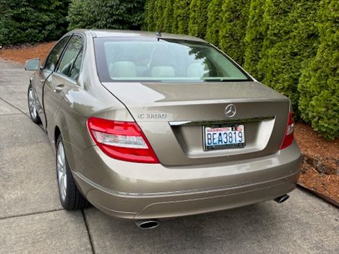 Used 2010 Mercedes-Benz C 300 Sedan image 4
