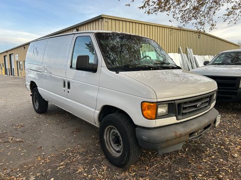 Used 2004 Ford E-250 and Econoline 250 image 2