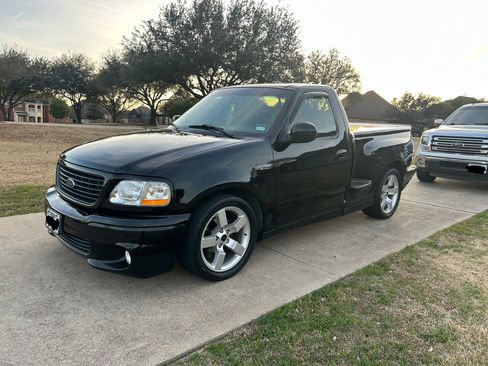 Used 2001 Ford F150 Lightning image 1