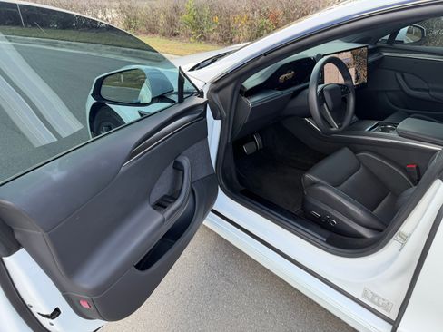 Used 2024 Tesla Model S Plaid image 19
