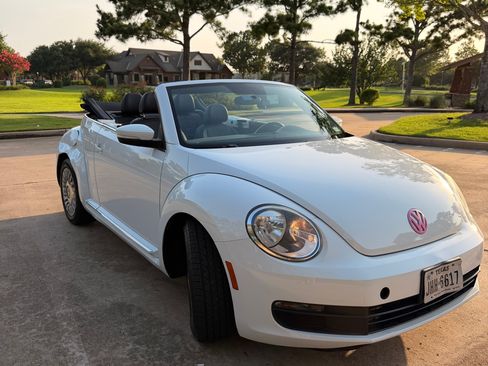 Used 2015 Volkswagen Beetle 1.8T FWD image 29