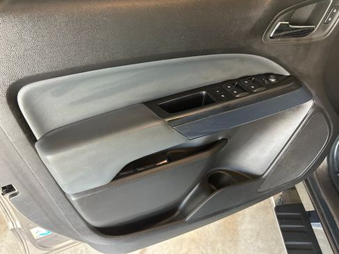 Used 2015 Chevrolet Colorado Z71 AWD/4WD image 17