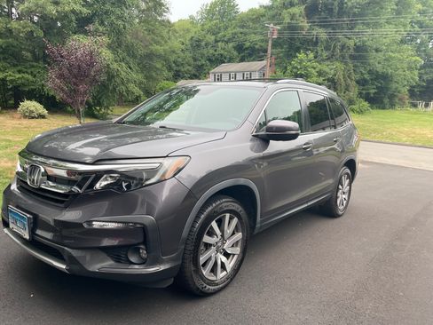 Used 2019 Honda Pilot EX image 1