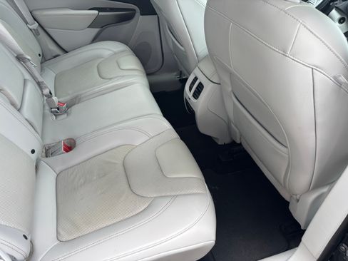 Used 2019 Jeep Cherokee Limited w/ Technology Group image 10