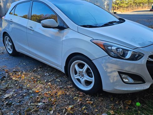 Used 2014 Hyundai Elantra GT w/ Option Group 03 image 8