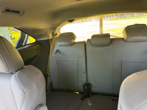 Used 2025 Toyota Sienna XLE w/ XLE Plus Package image 11