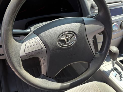 Used 2010 Toyota Camry LE FWD image 11